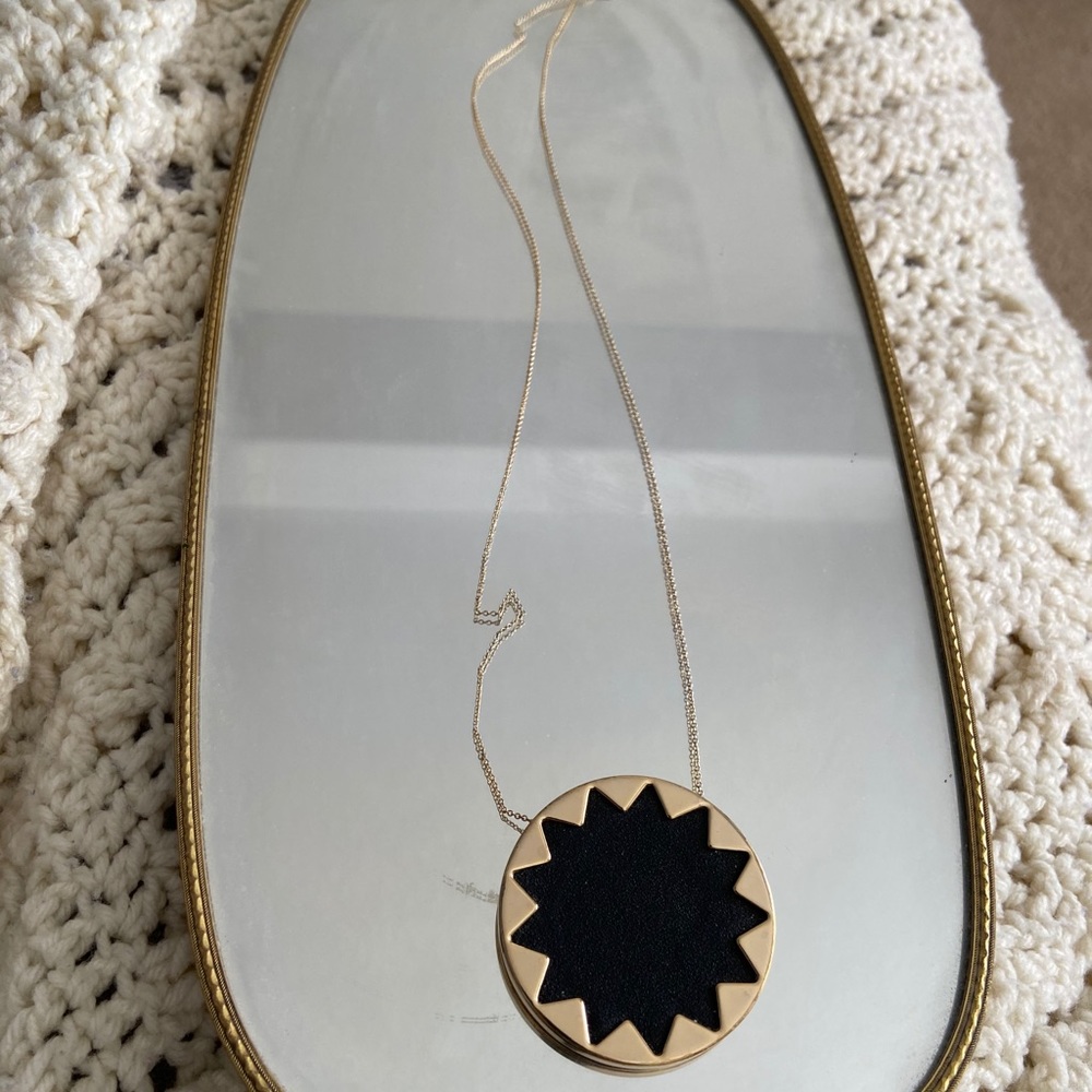 House of Harlow sunburst pendent necklace - Picture 2 of 5